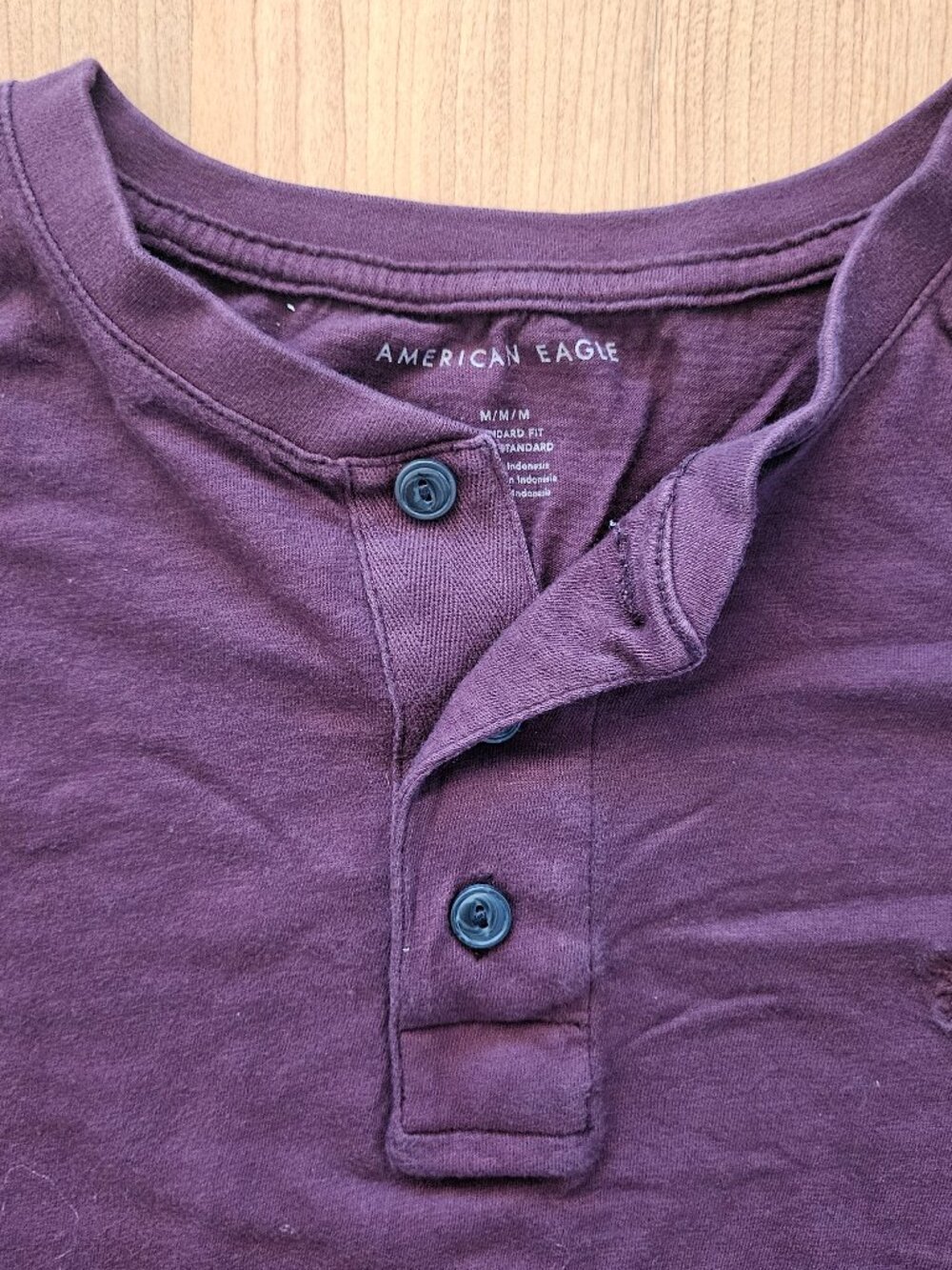 Men's American Eagle Outfitters cotton henley short sleeve Tee - size Medium - Picture 2 of 3